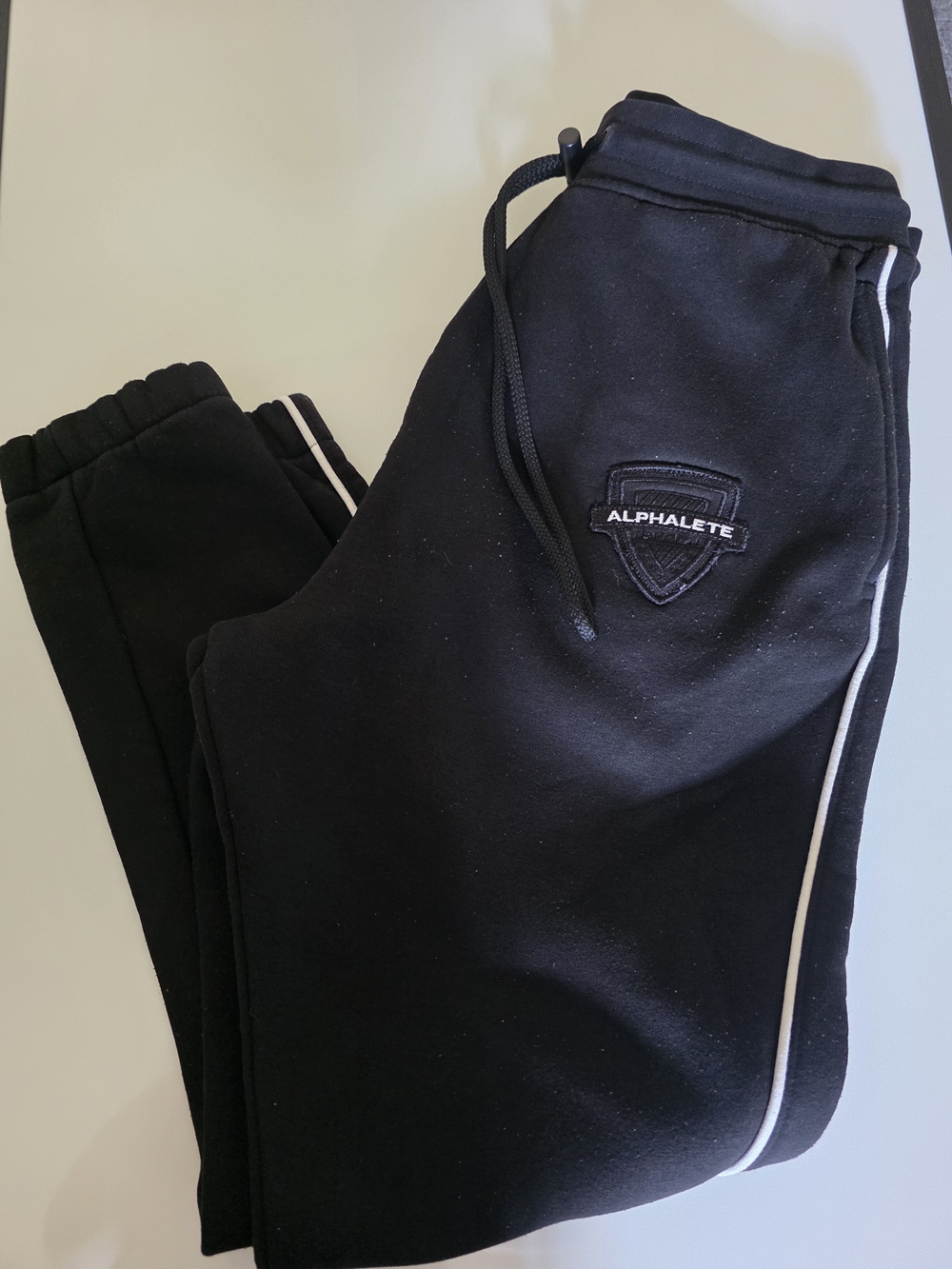 Alphalete MENS VARSITY   Black Joggers with White Side Piping